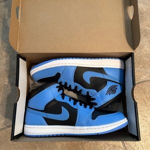 New in box Air Jordan 1 Mid UNC
